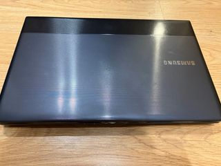 Portatile Samsung Notebook NP300E5C grigio e nero