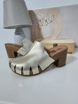 Zuecos de piel dorados Tallas 37 y 40