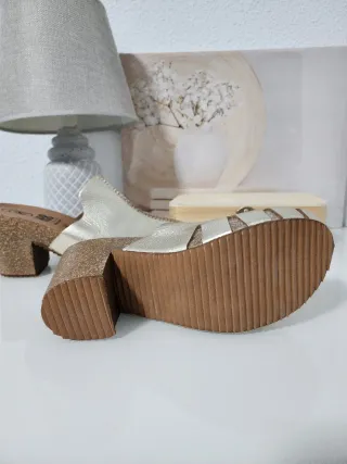 Zuecos de piel dorados Tallas 37 y 40