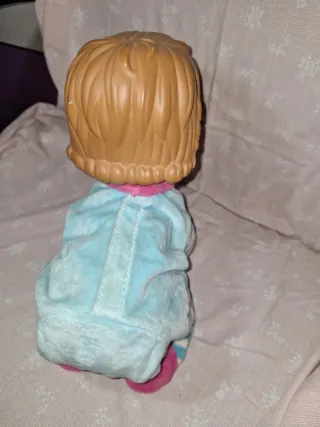 Muñeco Luca gateando