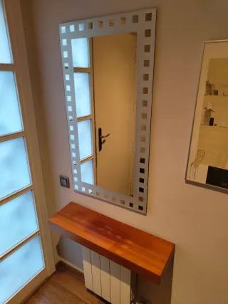 URGE VENDER Mueble/Mesita recibidor con espejo