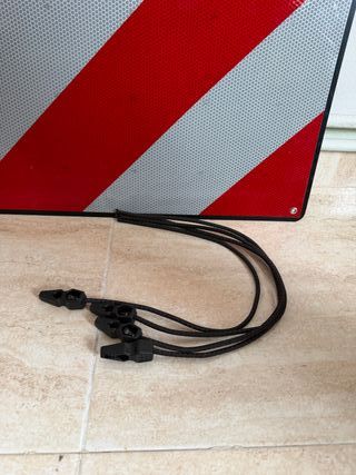 Señal V20 Carga Sobresaliente 50x50cm + Pulpos