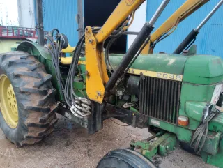 Tractor John Deere 2035 con pala  Serie 90