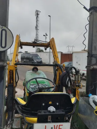 Tractor John Deere 2035 con pala  Serie 90