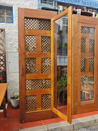 Puerta Marroquí con Celosía y Contraventana