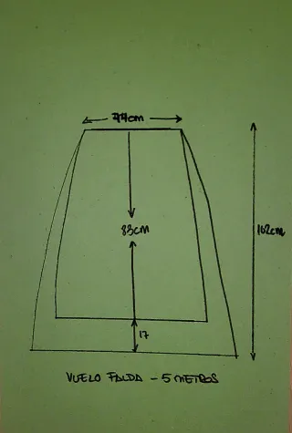 Falda huertana con delantal incluido.