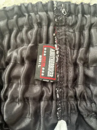 Shorts Muay Thai Anotherboxer Negro Dorado