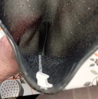 Botas de agua negras con puntos