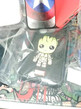 Confezione da 54 custodie per iPhone e Samsung