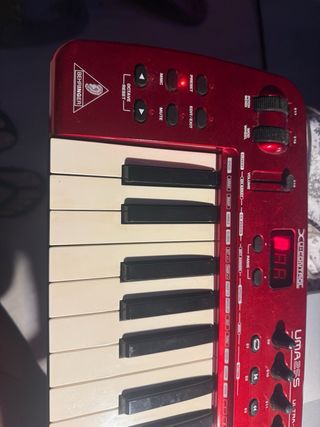 Behringer UMA25S Teclado Controlador MIDI