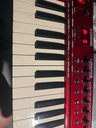 Behringer UMA25S Teclado Controlador MIDI