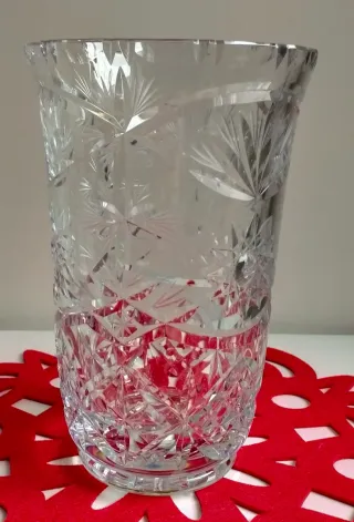 Jarrón de cristal tallado