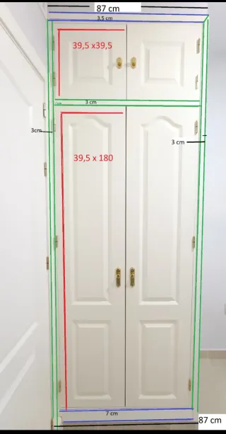Armadio a muro bianco a 2 ante con soppalco