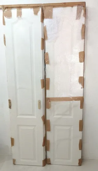 Armadio a muro bianco a 2 ante con soppalco