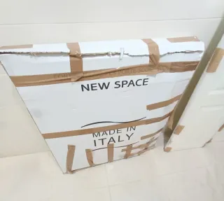 Armadio a muro bianco a 2 ante con soppalco