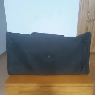 Bolsa de deporte azul y negra