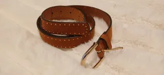 Cinturón serraje y tachuelas