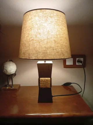 Lámpara de mesa tela y madera