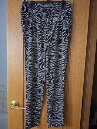 Pantalón mujer Massimo Dutti. Talla 36. Estampado