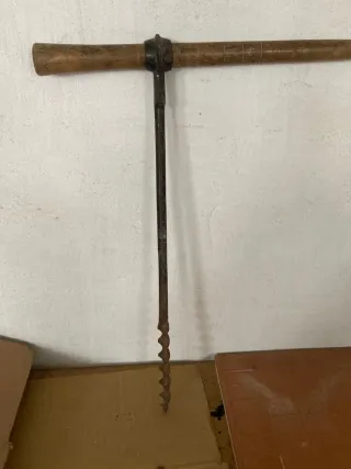 Taladro manual antiguo