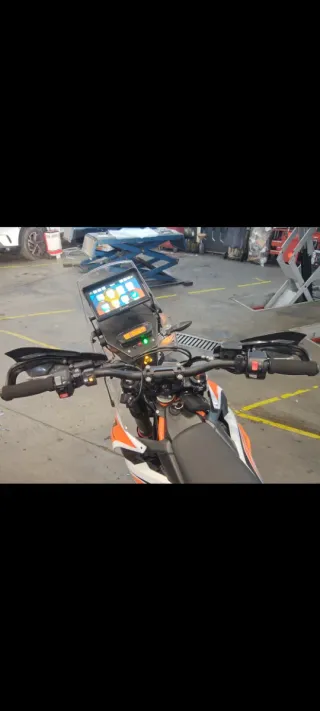 KTM 690 SMCR Supermoto Naranja/Blanco