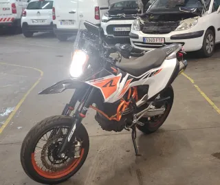 KTM 690 SMCR Supermoto Naranja/Blanco