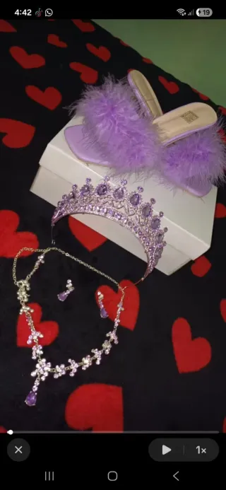 Conjunto Tiara, Collar y Pendientes Morados