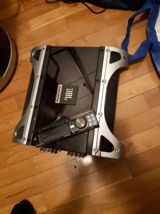 Altavoz JBL Negro y Plateado