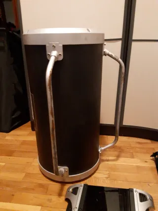 Altavoz JBL Negro y Plateado