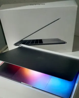 MACBOOK PRO