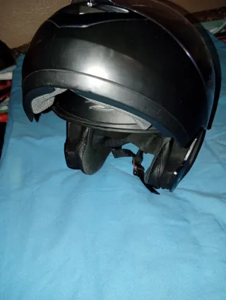 Casco de moto negro