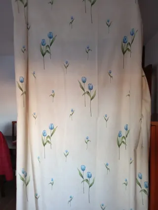 Cortinas de tela con estampado floral
