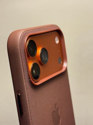 Funda para iPhone 17 Pro Max TechWoven marrón
