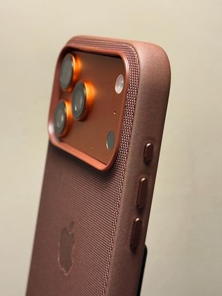 Funda para iPhone 17 Pro Max TechWoven marrón