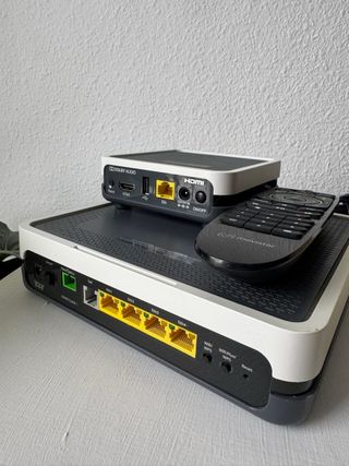 Router Fibra Movistar + Decodificador UHD TV