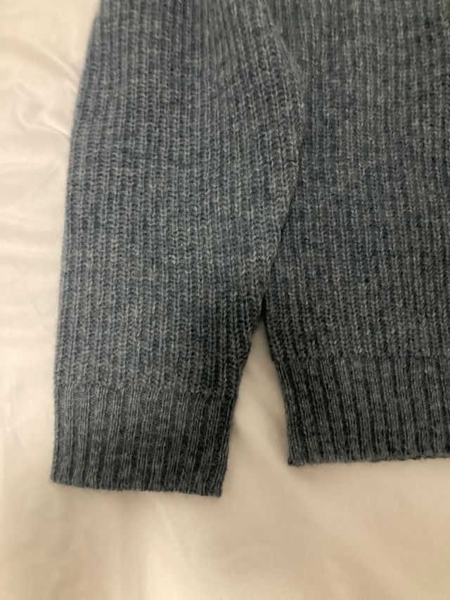 Jersey Unit Lambswool Blend. Gris. Cuello redondo