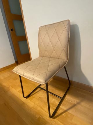 Mesa y 4 Sillas Comedor