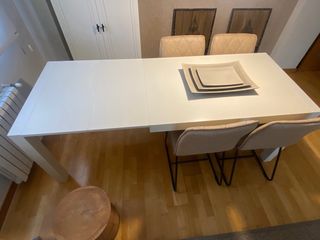 Mesa y 4 Sillas Comedor