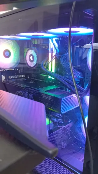 ASUS RX 9070 XT OC 16GB Tarjeta Gráfica