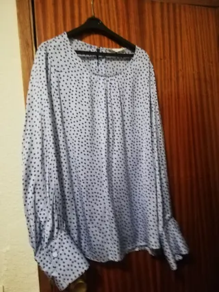 Blusa Mango lunares azul