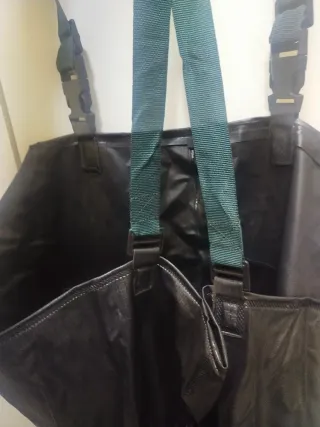 Pechera impermeable negra