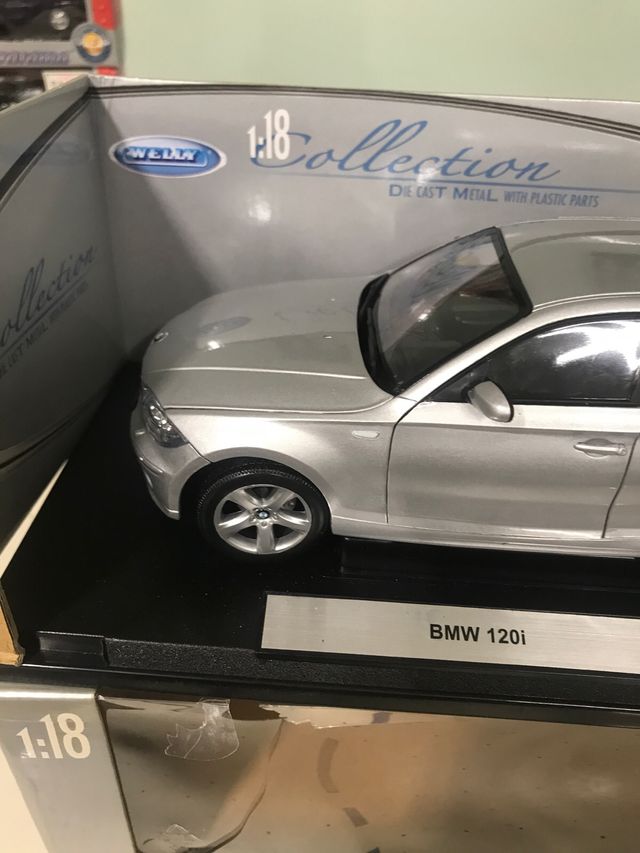 BMW 120i Welly 1:18 Plata nuevo leer  descripccion