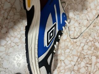 Zapatillas Umbro Talla 45 Azul y Blanco