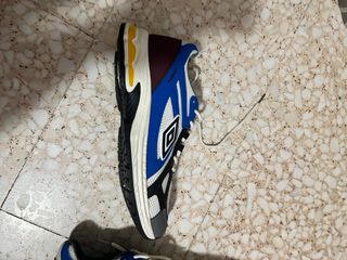 Zapatillas Umbro Talla 45 Azul y Blanco