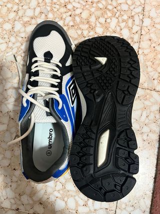 Zapatillas Umbro Talla 45 Azul y Blanco