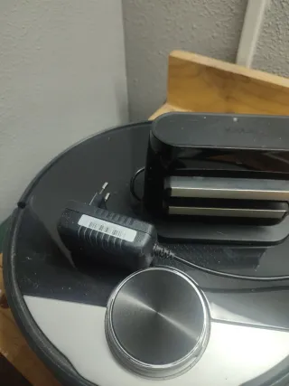 Robot Conga 3290 para piezas. El cargador ok