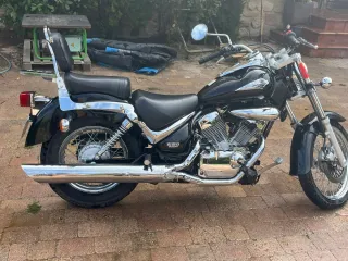 Suzuki Intruder 250cc Custom Moto con Caída