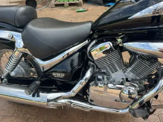 Suzuki Intruder 250cc Custom Moto con Caída