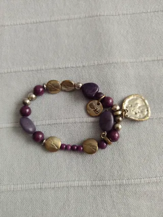 Colgante y pulsera de cuero morado y dorado