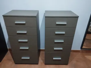 Cómodas de madera y metal